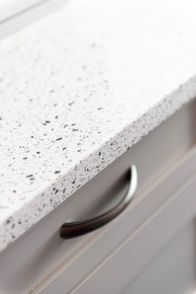 62e5118d92027813d2208e37 Quartz 04 p 1080 2