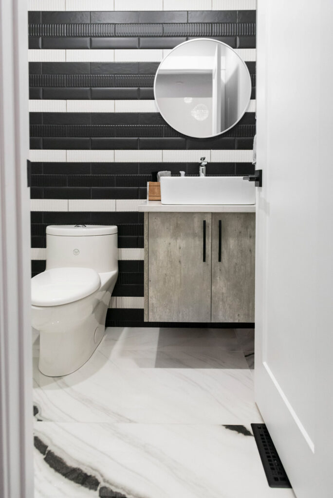 62df9df857f10027225d97df 62832eee31e42631744a6bbc homespace bathroom 26