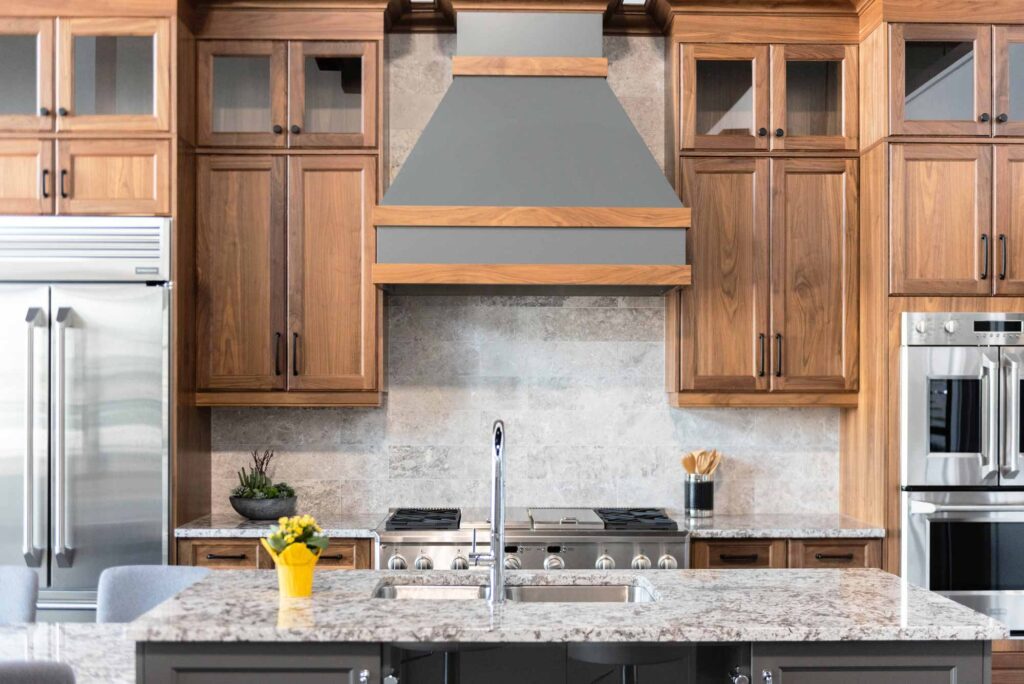 62df9e07938b2d0890f3a2b0 62663bc1d1e316831d3687cc traditional kitchen 18