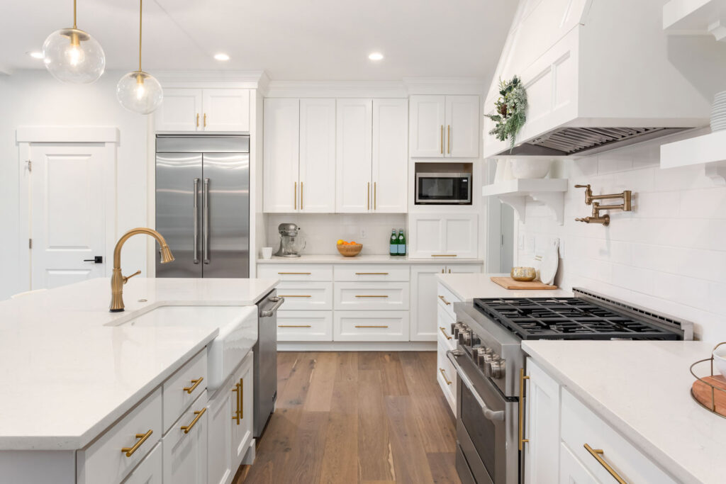 How to Accessorize Oxford White Kitchen Cabinets for a Stunning Look 2 6762729cb902d3b179d9ccb3 65aa192c20193275c635a851 Oxford White Kitchen Cabinets Drawer20The20and20Role