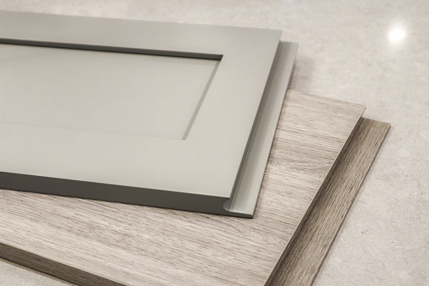 J-Groove cabinet door for a handleless kitchen cabinets