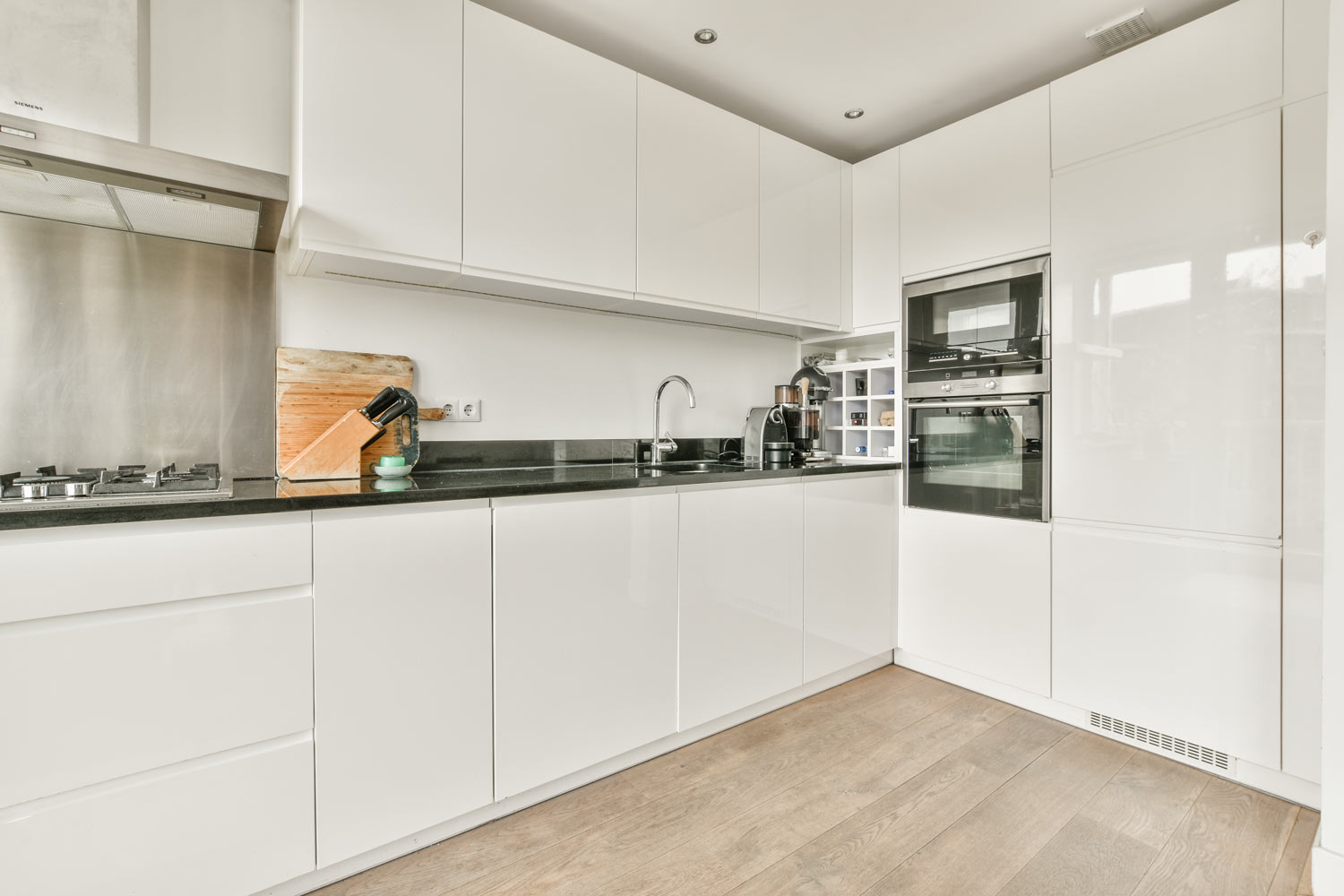 white handleless kitchen cabinets