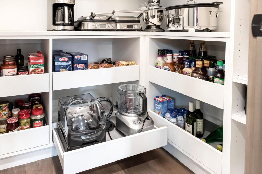 5 Quick and Easy Steps for Kitchen Organization 4 676296827ee46935b9068660 62f621778ee1cc7977171381 3 Organize Your Pantry P2