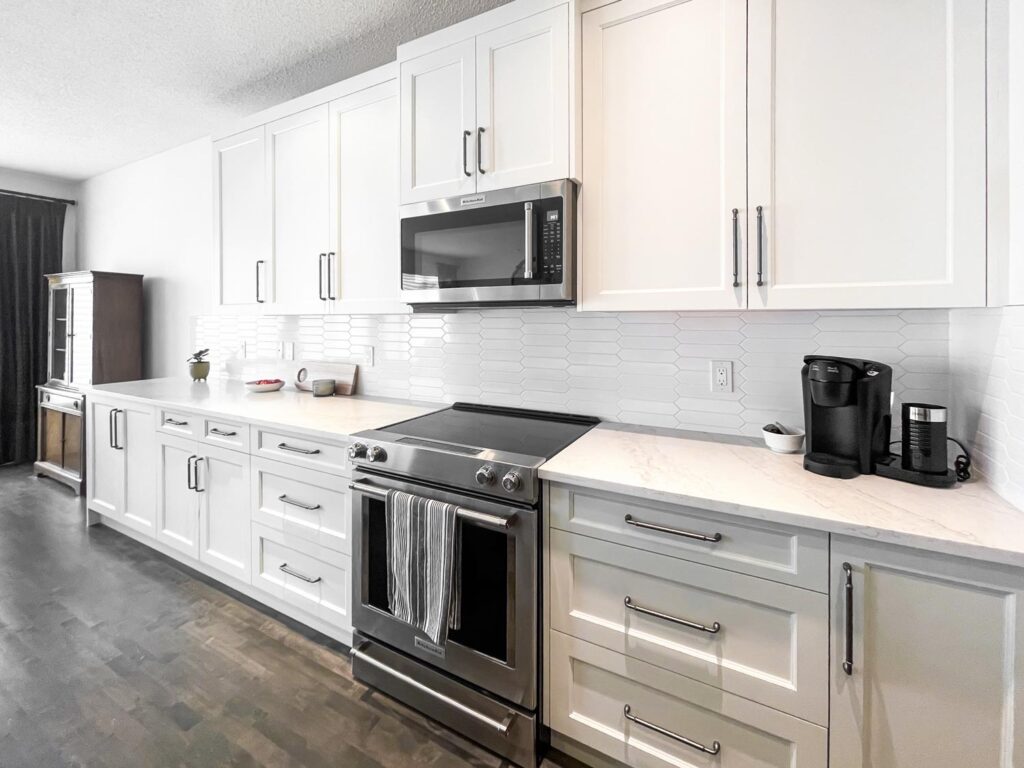 5 Quick and Easy Steps for Kitchen Organization 1 676296827ee46935b9068666 62f6200744a9e5e354d90c9e 1 Declutter your Countertop