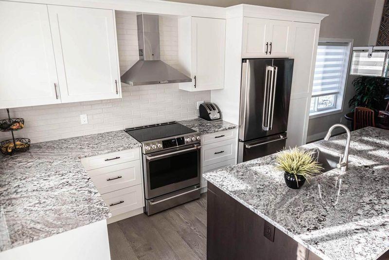 Kitchen Cabinet with Quality Fittings