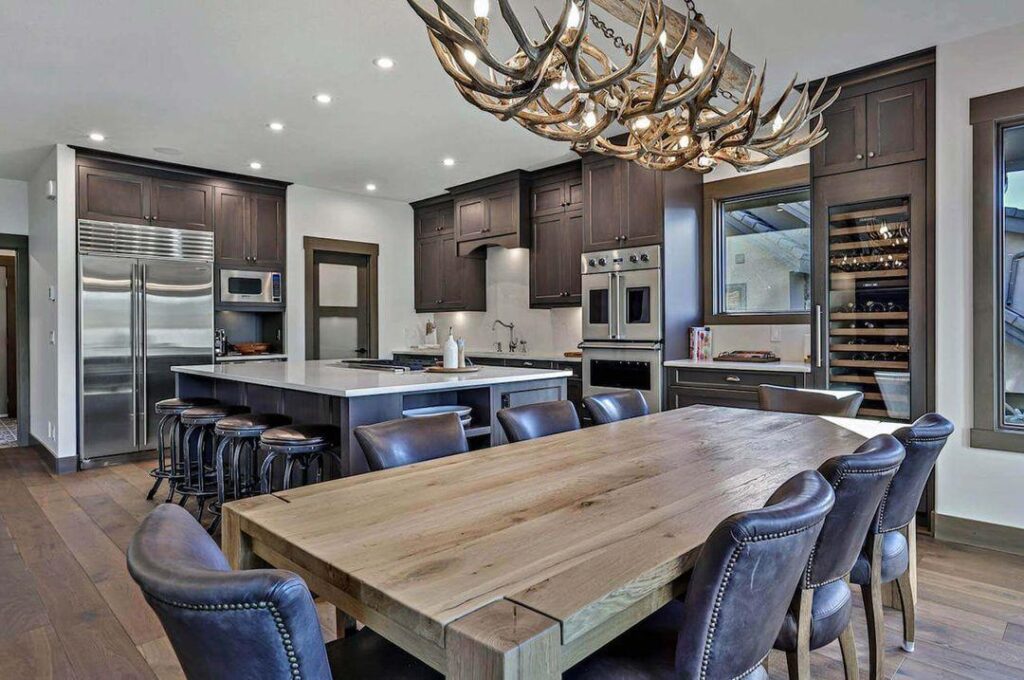 How to Choose Cabinet Hardware Color? 3 Rustic kitchen with wooden dining table.