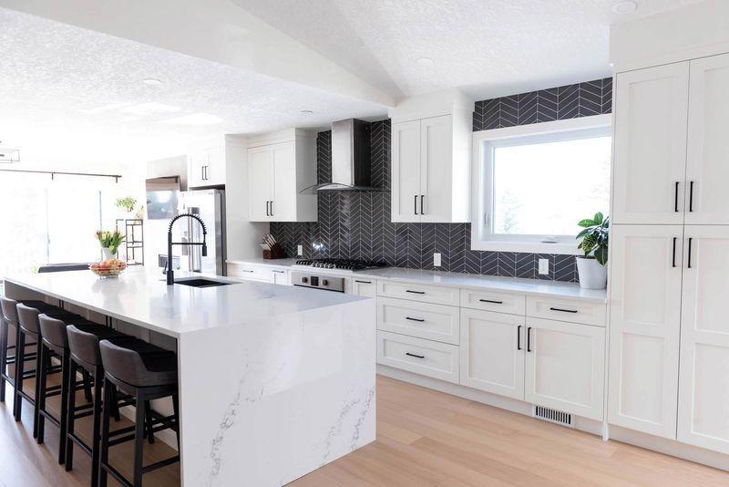 How to Choose the Best Open-Concept Cabinet Layout 3 Contemporary kitchen with dark accents.