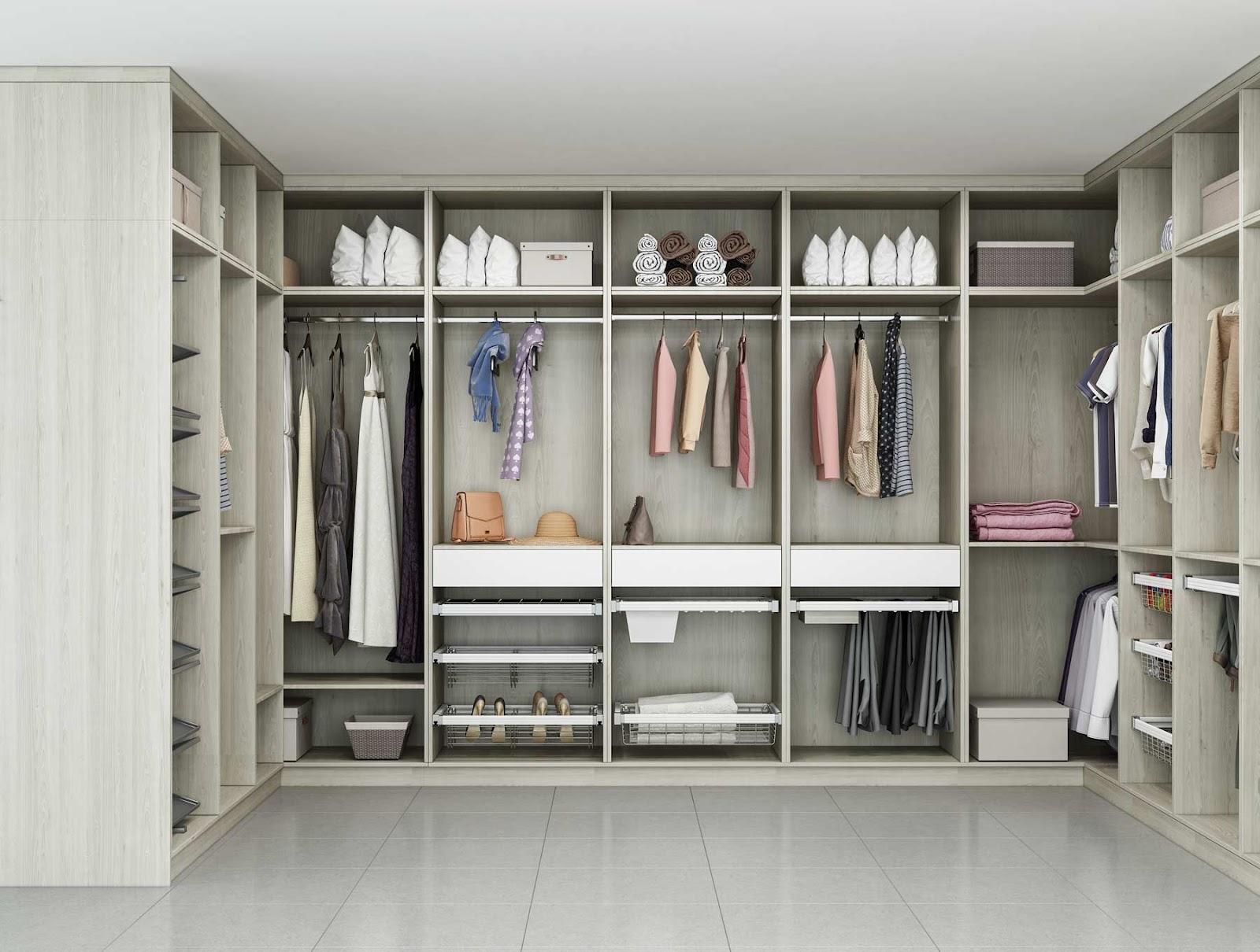 Spacious walk-in closet designed for sharing, featuring individual sections and additional width for clear organization and preventing congestion.