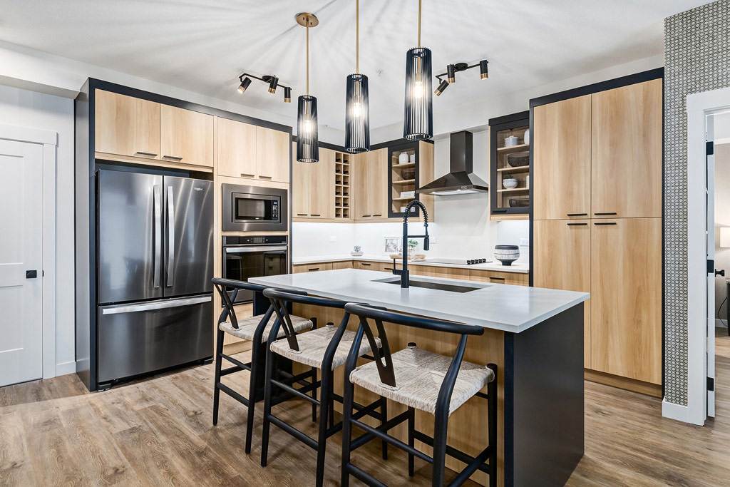 How Contractors Can Reduce Cabinet Lead Times on Renovation Projects 2 Custom kitchen cabinets prepared through realistic production scheduling and planning.
